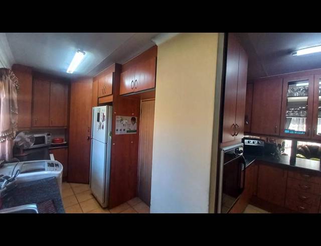 3 BEDROOM HOUSE FOR SALE IN PRETORIA GARDENS